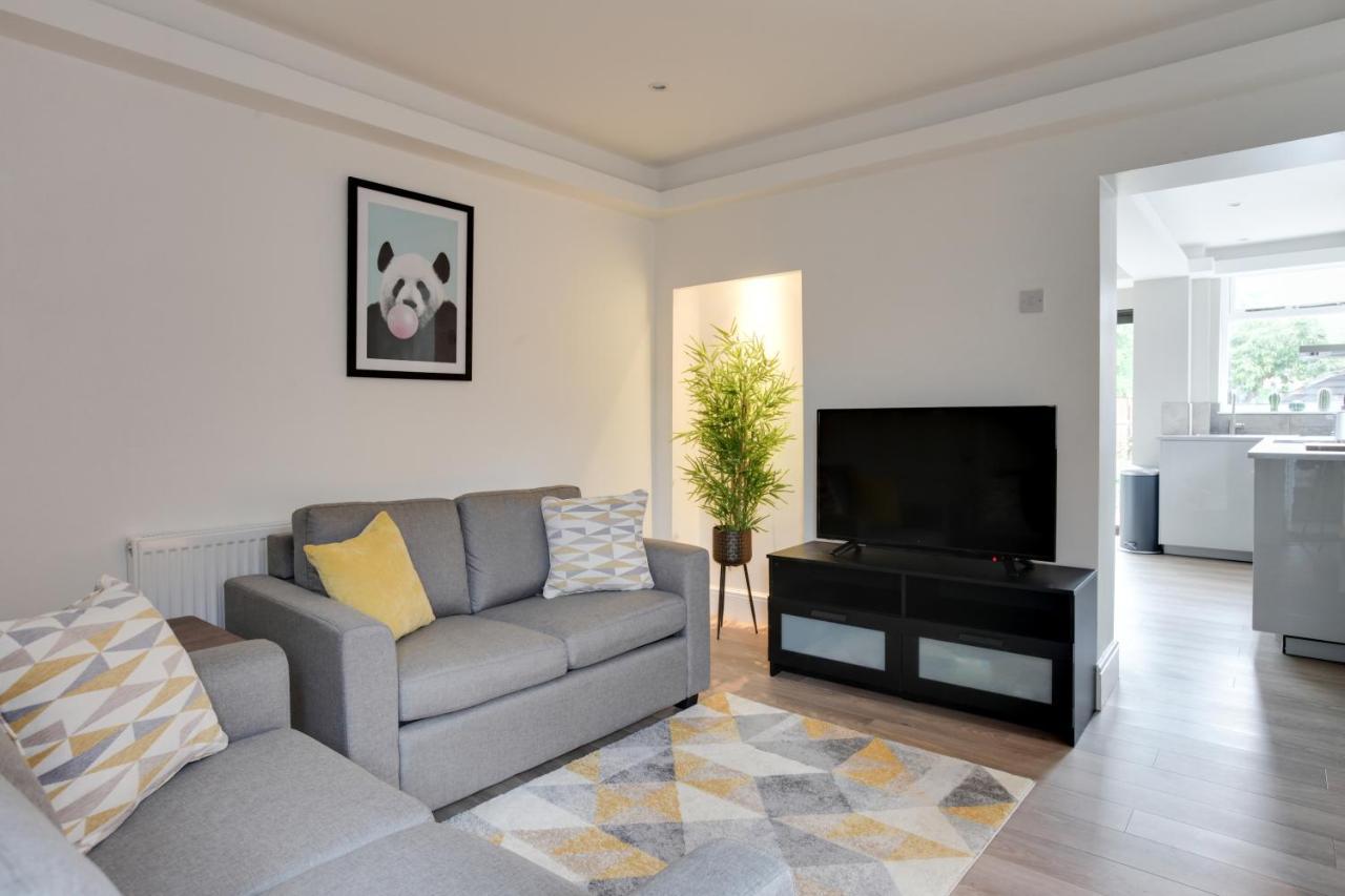 Spacious Three Bedroom House - Free Parking & Wifi Челмсфорд Екстер'єр фото